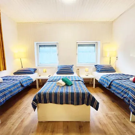 1 In Apartment
